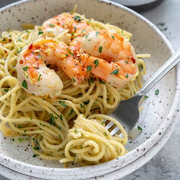 EASY Garlic Shrimp and Spaghetti Recipe - JZ Eats