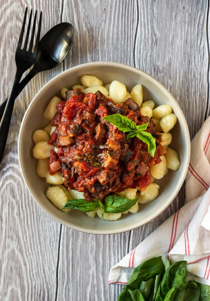 One Pot Mushroom Bolognese Sauce (Vegan Bolognese)- JZ Eats