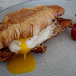 easy bacon egg and cheese sandwich