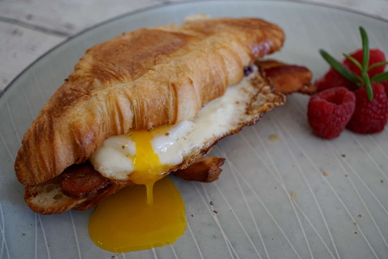 easy bacon egg and cheese sandwich