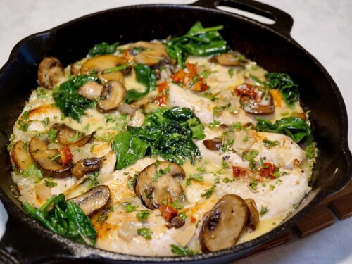 One Pan Skillet Chicken With Creamy Mushroom Sauce Jz Eats