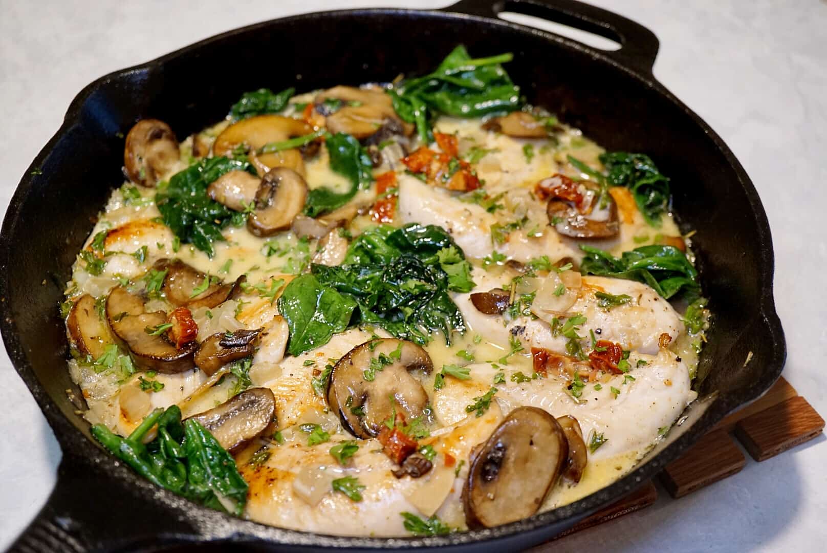 One Pan Skillet Chicken With Creamy Mushroom Sauce Jz Eats