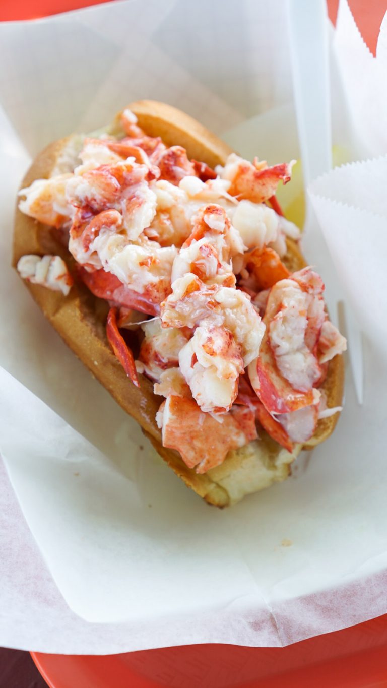 Connecticut style lobster roll