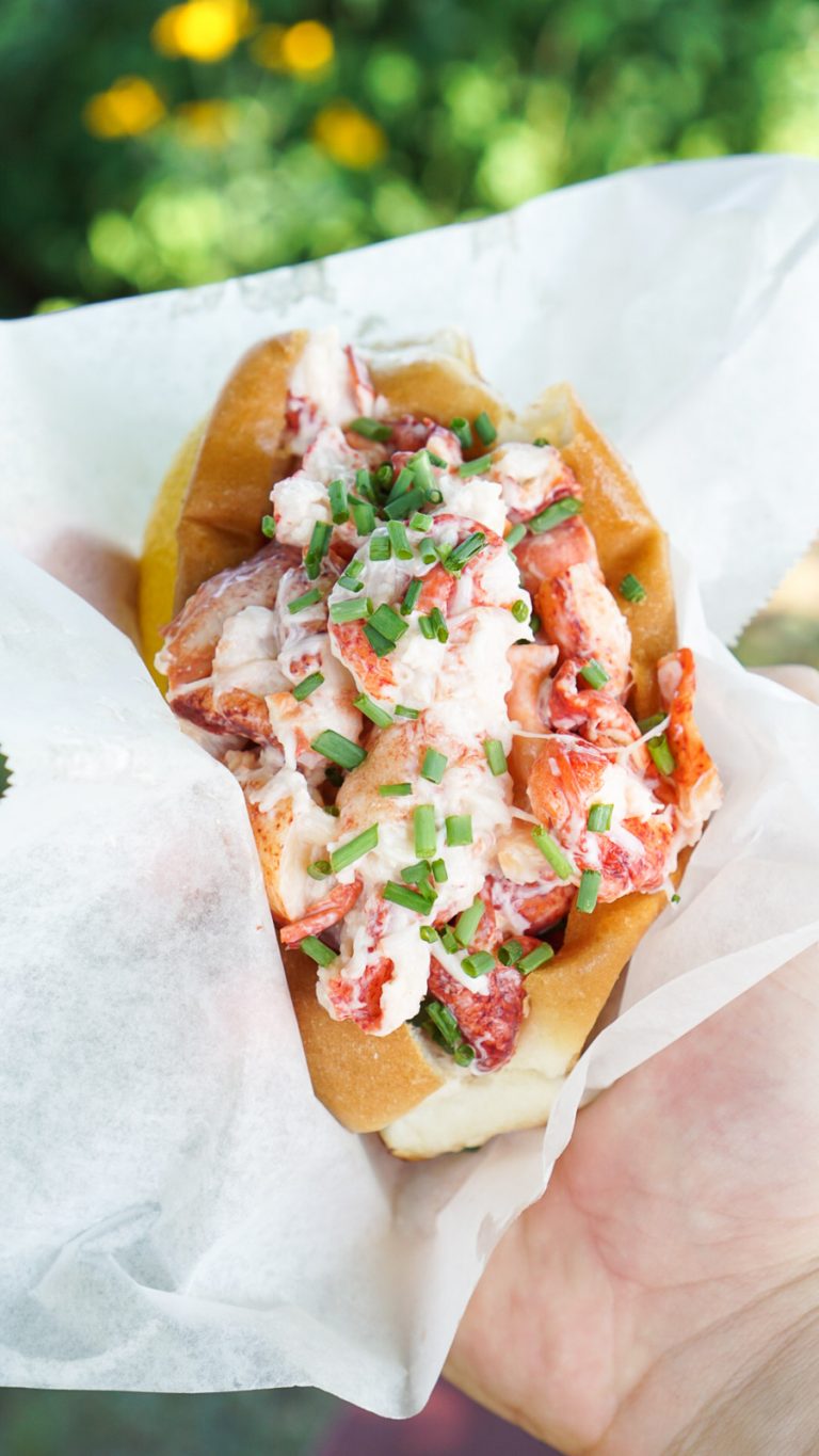 maine style lobster roll