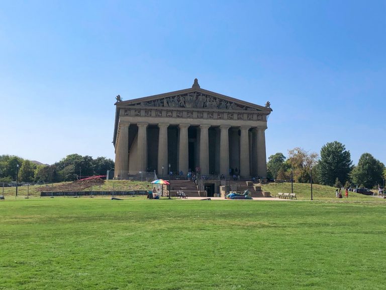 fun things to do in nashville: visit the parthenon 