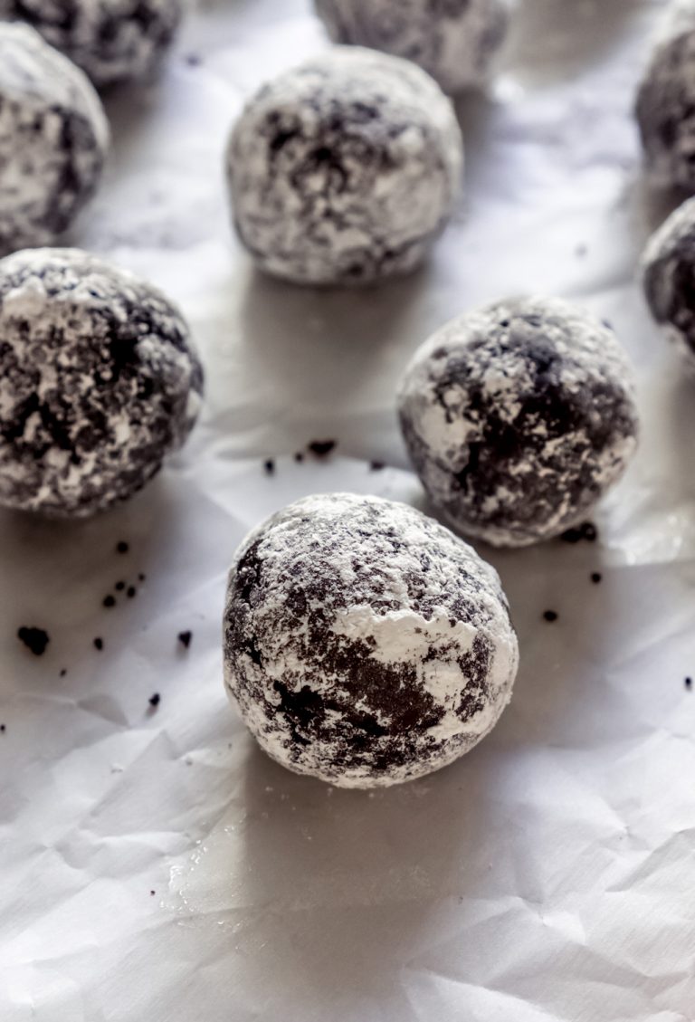 Snowball OREO Cookie Balls Easy No Bake Dessert!