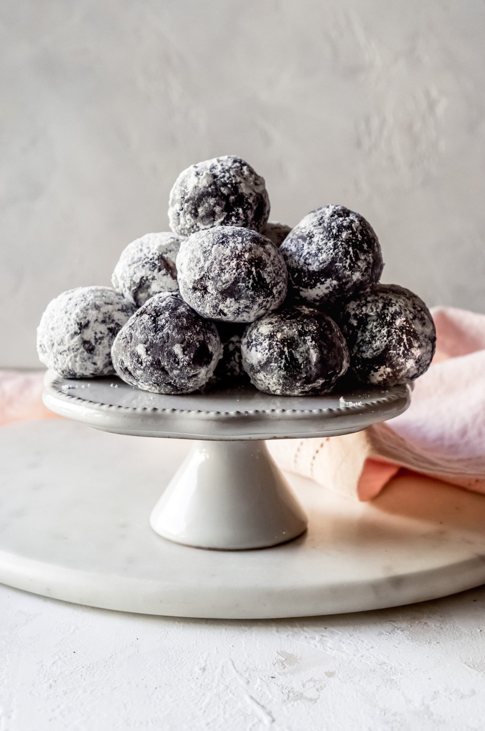 Snowball OREO Cookie Balls - Easy No Bake Dessert!