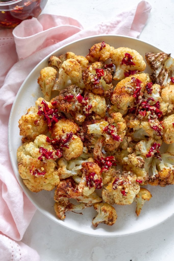 air fryer cauliflower on a plate with a pink napkin