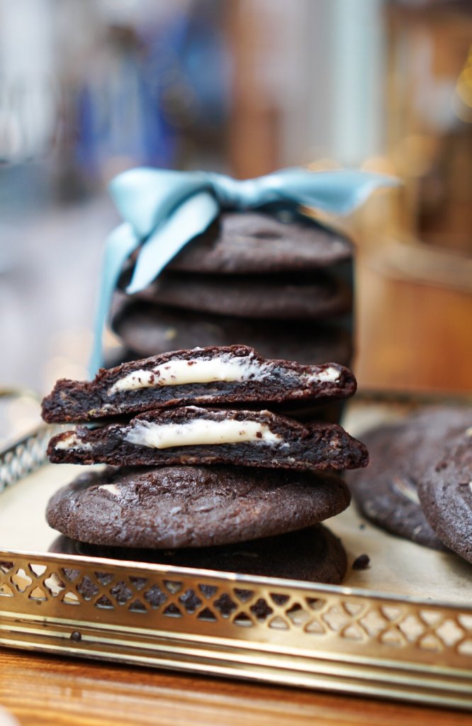 van staple cookies with a blue bow