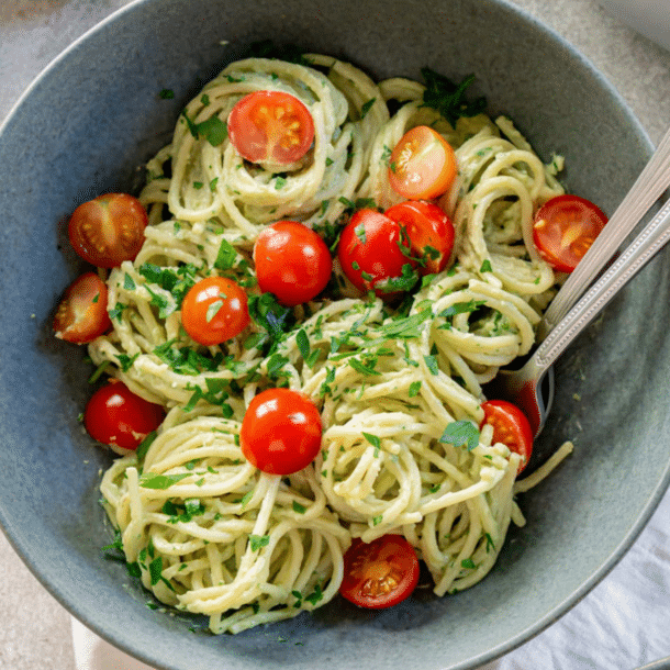 Creamy Avocado Pasta Sauce (quick and easy!)