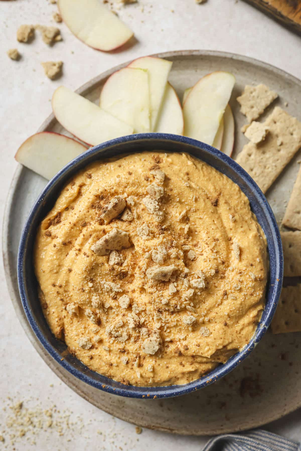 Pumpkin pie dip served with graham crackers and apple slices.