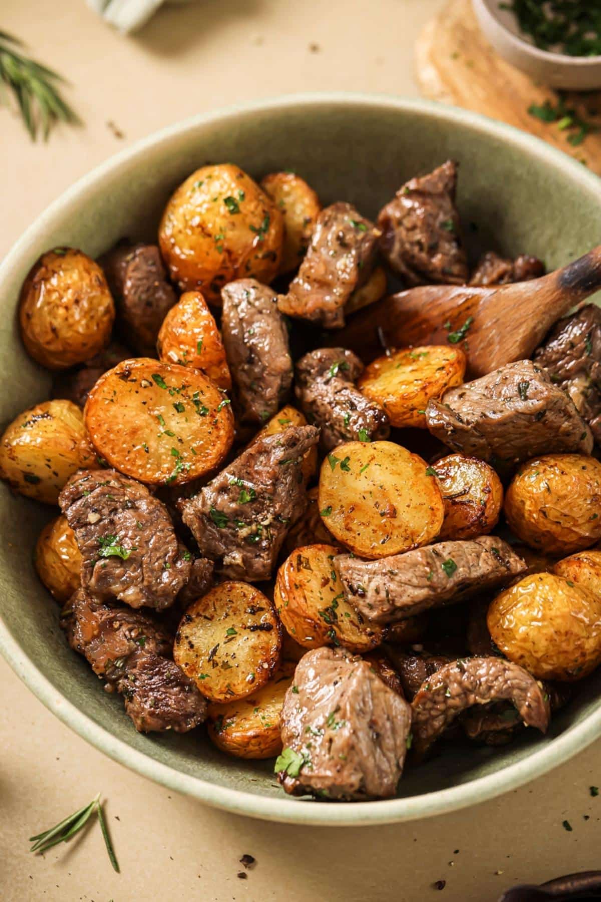 A bowl of air fryer steak bites.